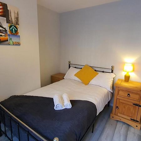 Contractors, City Centre, Parking, 3 Double Rooms, Netflix, Cosy! كوفنتري المظهر الخارجي الصورة