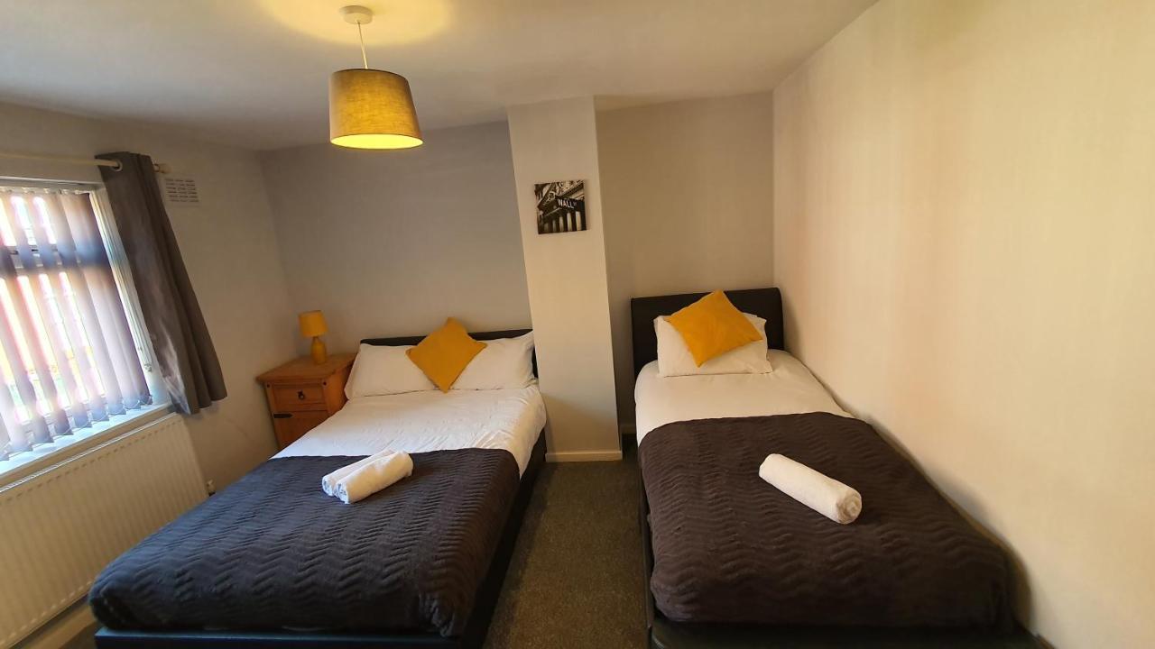 Contractors, City Centre, Parking, 3 Double Rooms, Netflix, Cosy! كوفنتري المظهر الخارجي الصورة