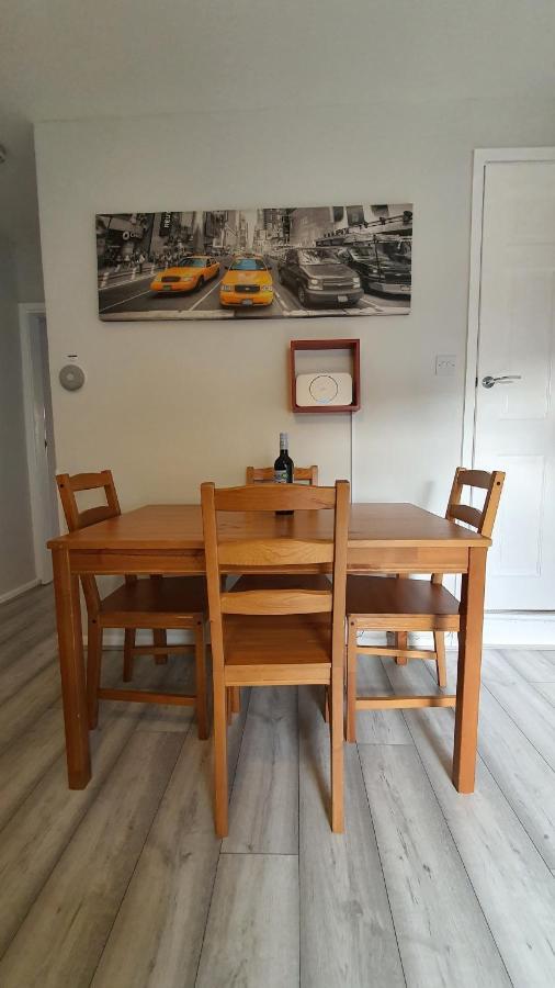 Contractors, City Centre, Parking, 3 Double Rooms, Netflix, Cosy! كوفنتري المظهر الخارجي الصورة