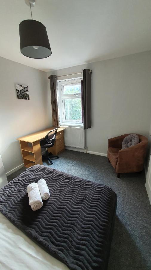 Contractors, City Centre, Parking, 3 Double Rooms, Netflix, Cosy! كوفنتري المظهر الخارجي الصورة