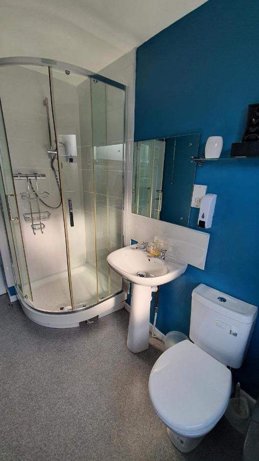 Contractors, City Centre, Parking, 3 Double Rooms, Netflix, Cosy! كوفنتري المظهر الخارجي الصورة
