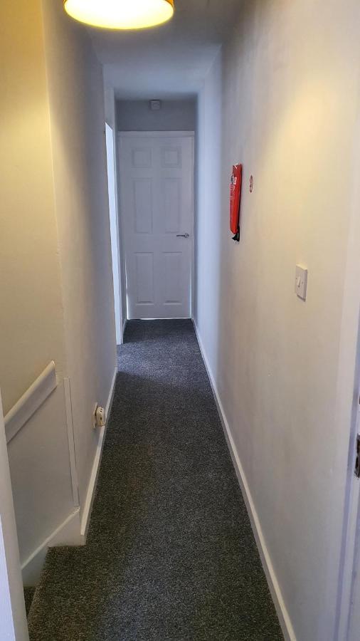 Contractors, City Centre, Parking, 3 Double Rooms, Netflix, Cosy! كوفنتري المظهر الخارجي الصورة