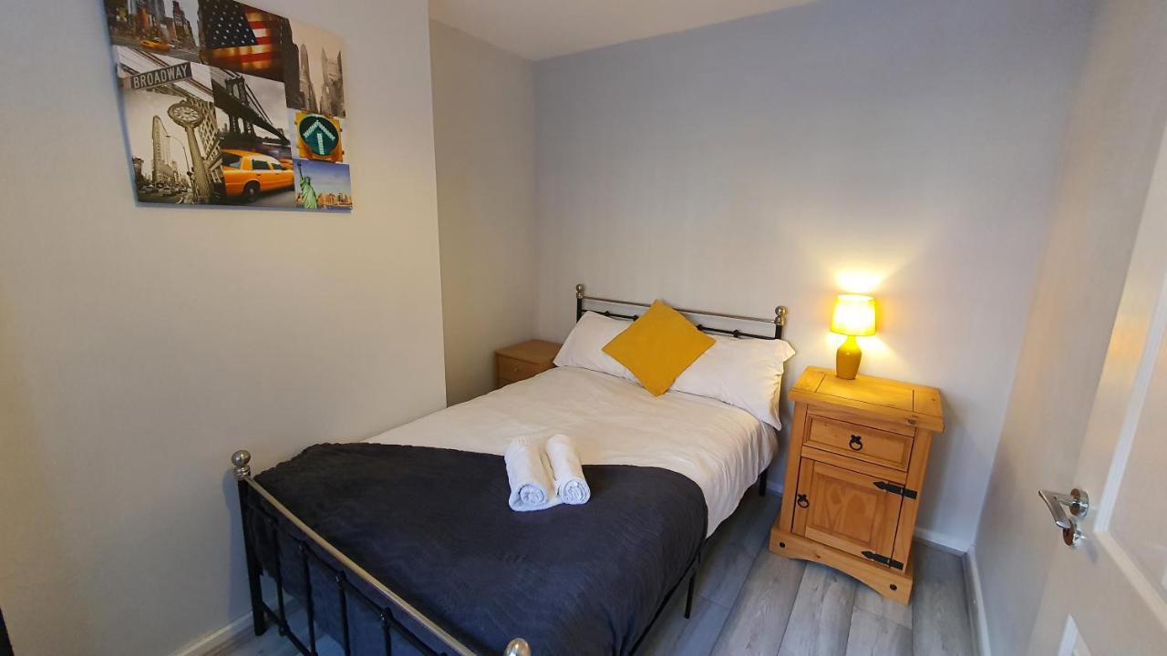 Contractors, City Centre, Parking, 3 Double Rooms, Netflix, Cosy! كوفنتري المظهر الخارجي الصورة