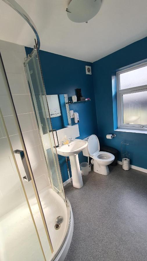 Contractors, City Centre, Parking, 3 Double Rooms, Netflix, Cosy! كوفنتري المظهر الخارجي الصورة